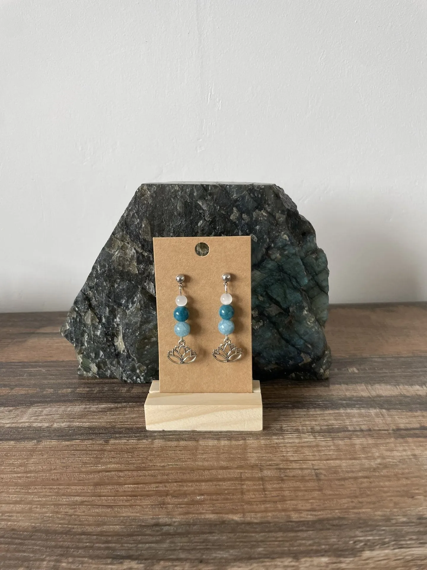 Boucles d'oreilles droites Sélénite, Apatite Bleue et Calcédoine