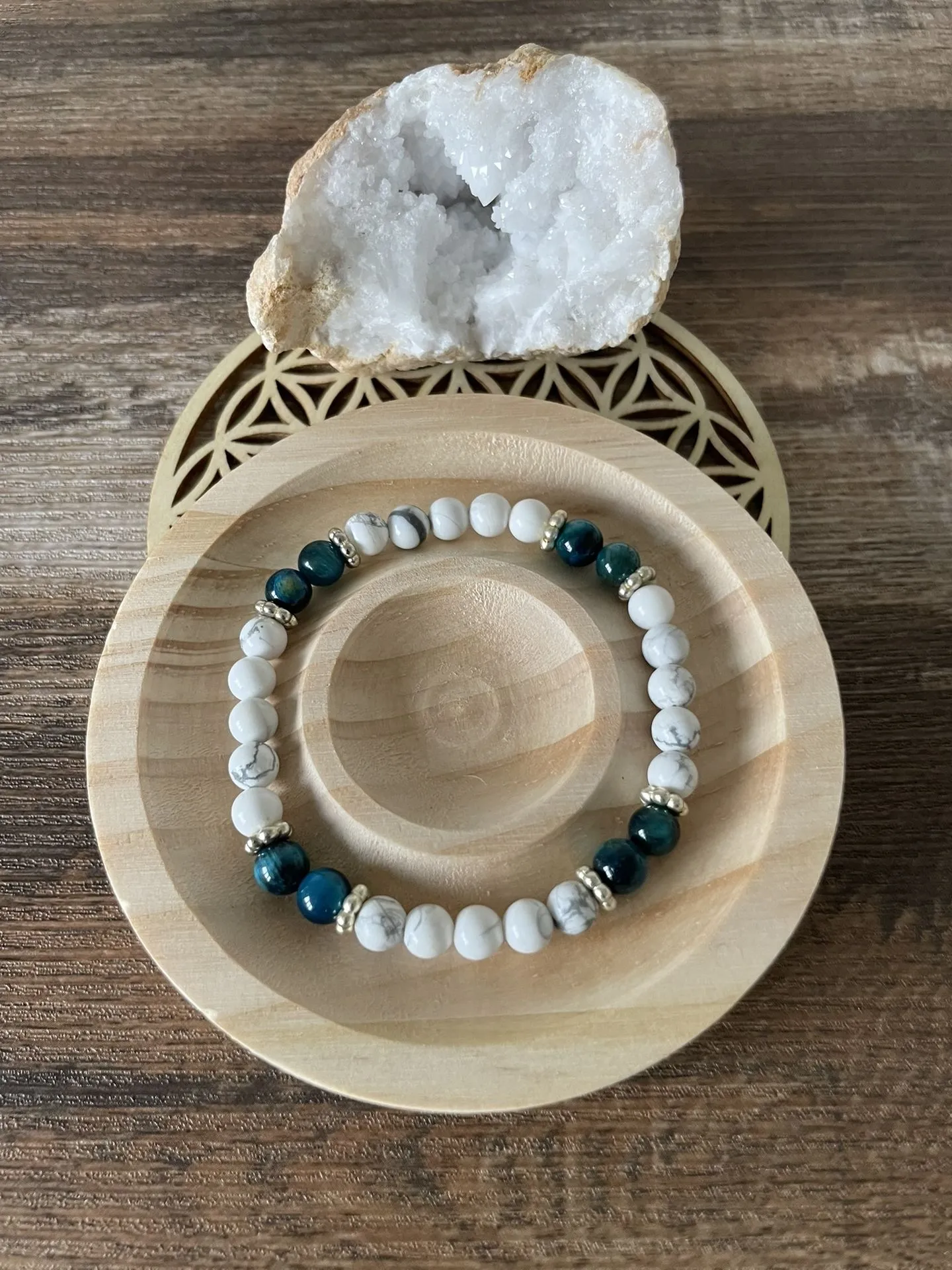 Bracelet Howlite Blanche et Œil de Faucon - 6mms