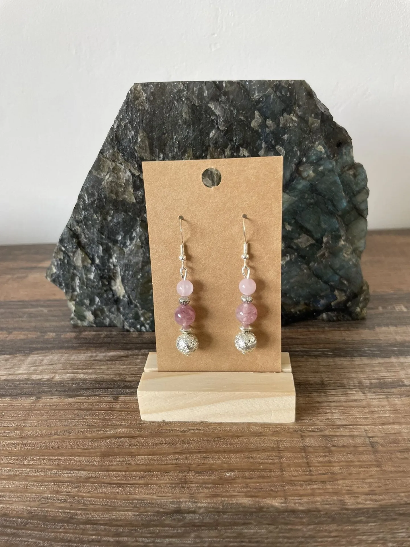 Boucles d'oreilles droites Quartz Rose et Lépidolite