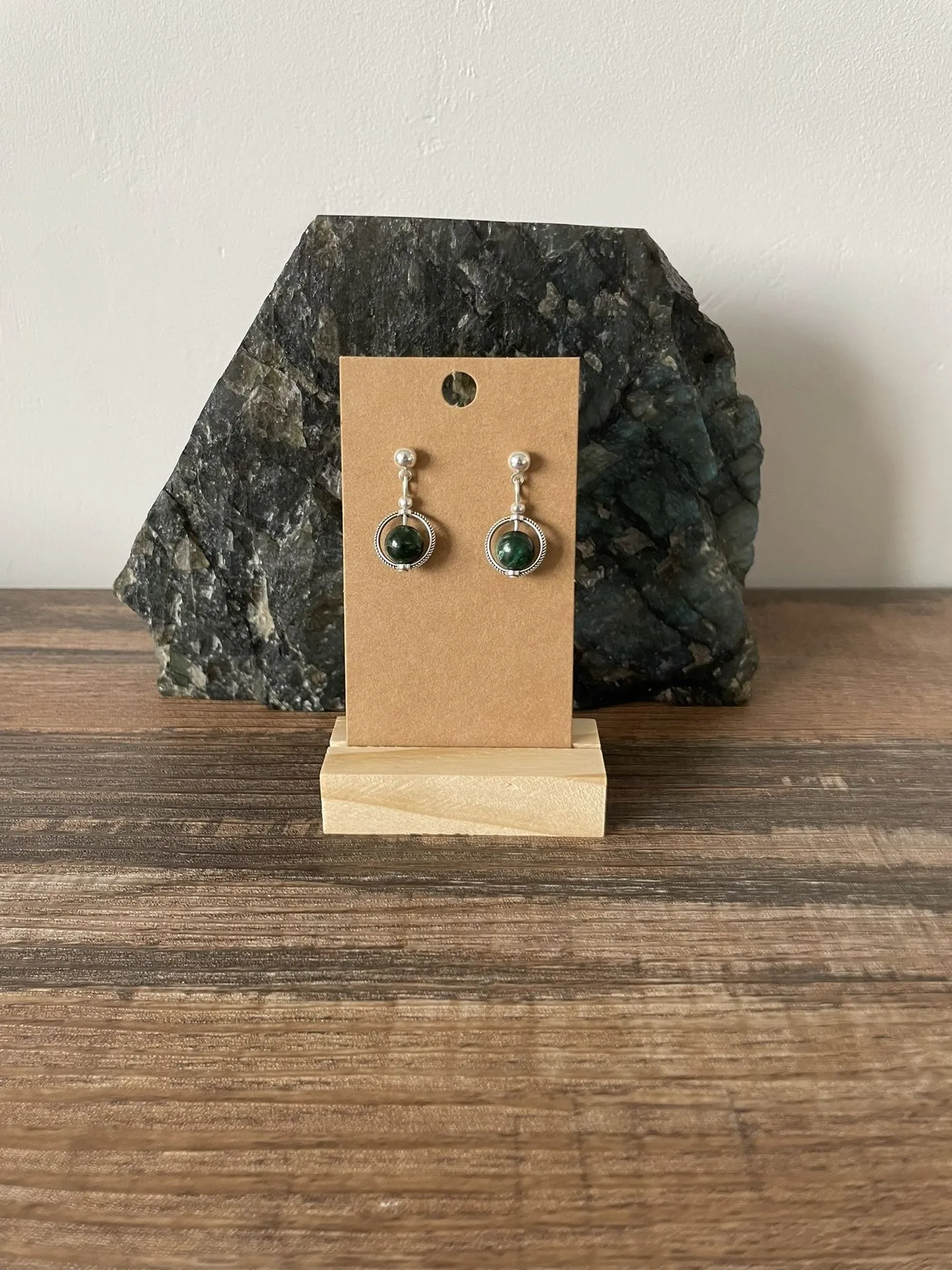 Boucles d'oreilles puces Émeraude