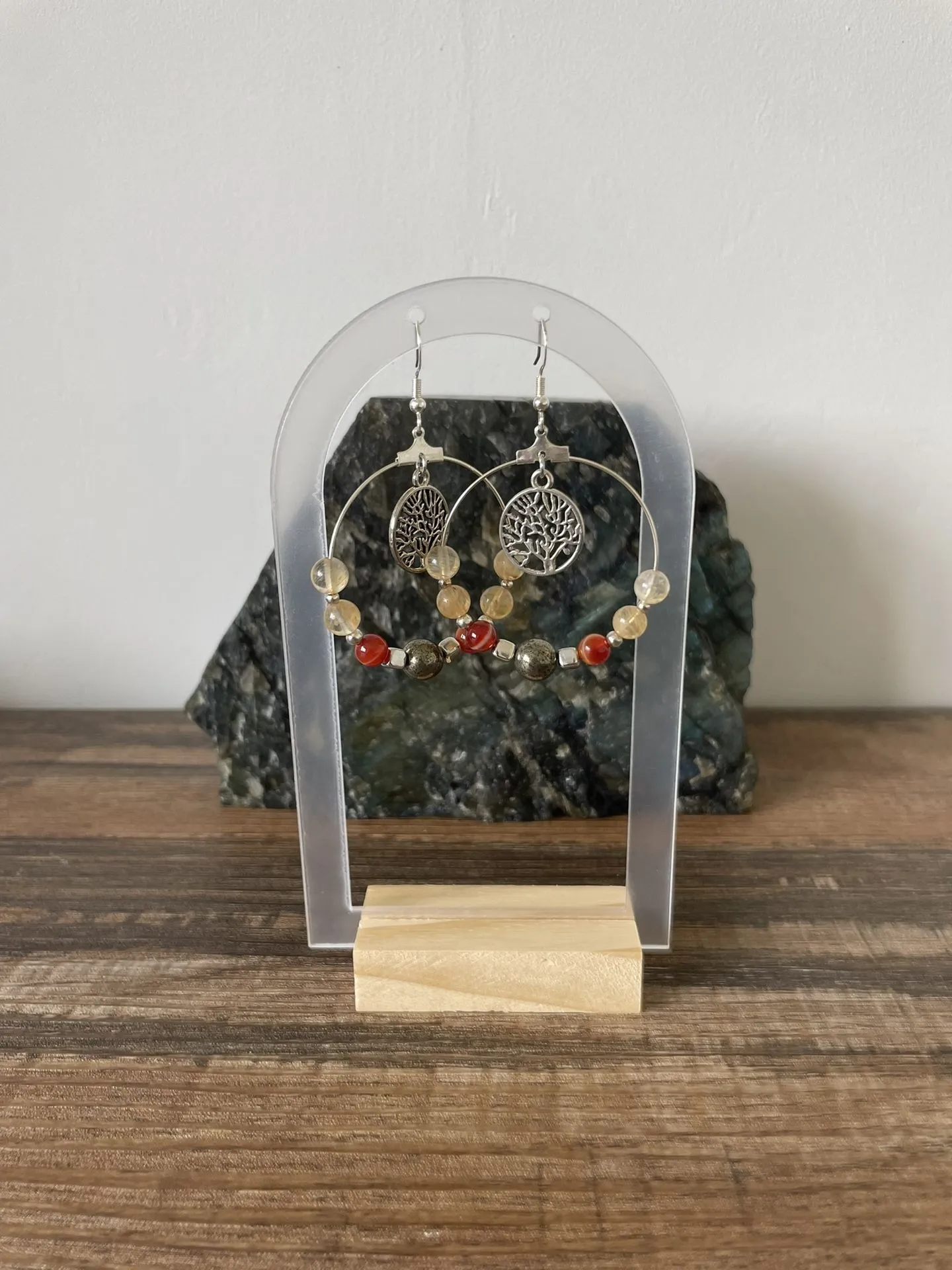 Boucles d'oreilles grandes créoles Citrine, Pyrite et Cornaline
